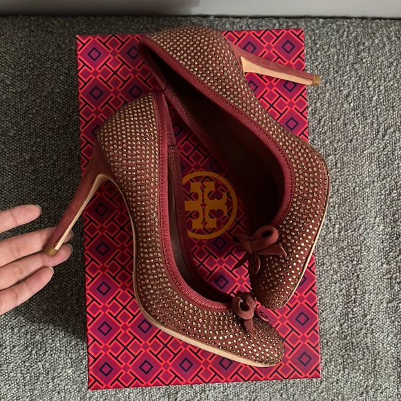 Authentic brand new in box dusty pink Tory Burch Phoenix studded pumps size 7 - Picture 4 of 8